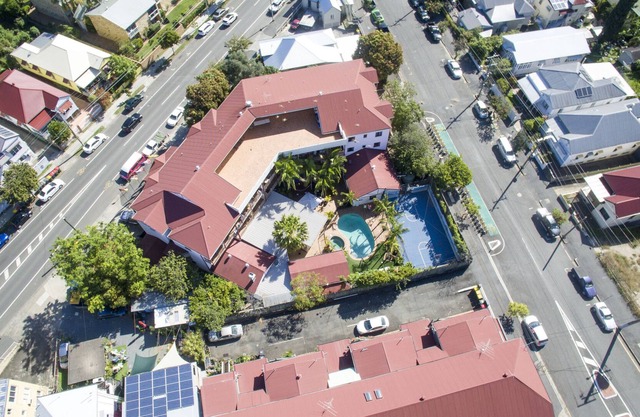 Brisbane Backpackers Resort - Group of 6