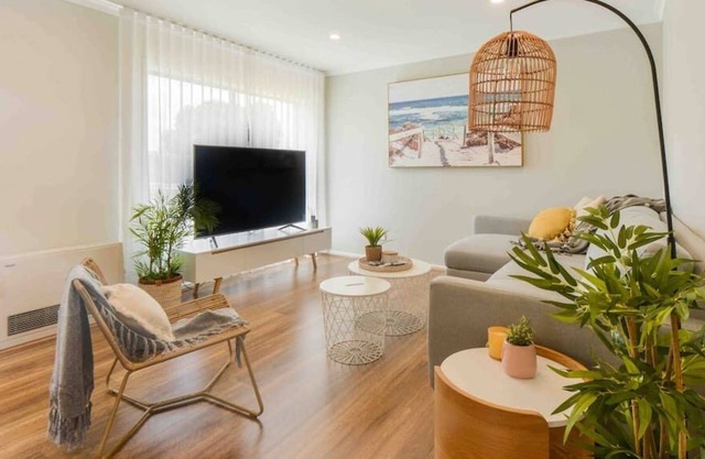 Capel Beach House - 2 bedroom pet friendly cottage - 4pm check out on Sundays*
