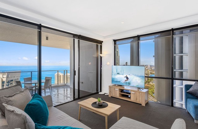 Circle on Cavill -2 Bedroom 2 bathroom ocean view apartment