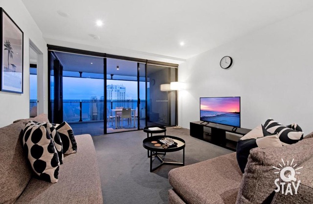 Circle on Cavill – 1 Bedroom + Study Ocean - 7 Night Special!