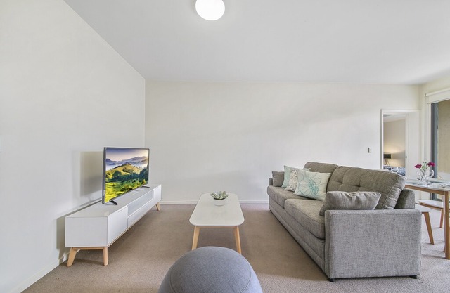 Comfy 2BR Suite Near Flemington Races, FREE Parking