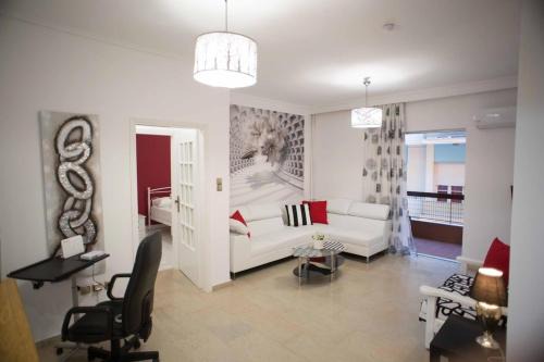Cozy apartment with sea view next to Marina Zeas in Piraeus