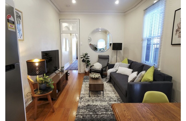 🌟🌟🌟Cute, Quaint & Comfy Home Close to the City!🌟🌟🌟