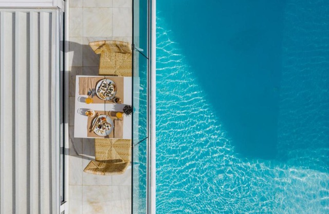 Cyano Hotel 