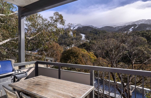 Elevation 7 Luxury accommodation in the village with gas fire