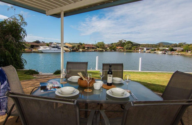Elouera 23 - Waterfront and Pet-Friendly!