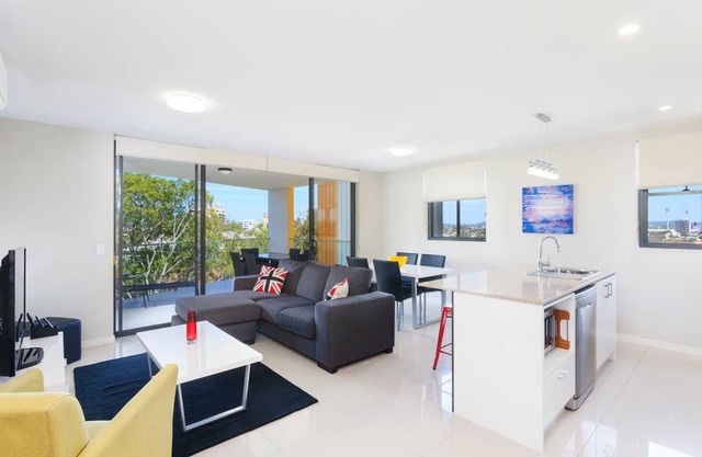 Executive 2BR Kangaroo Point Apartment Close to The River and Cliffs