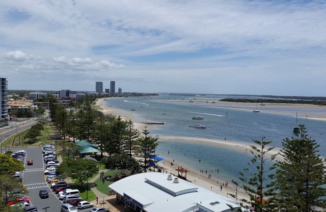 Grand Hotel Apartments Gold Coast by owner