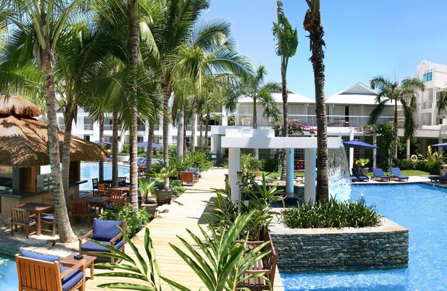 Beach Club Palm Cove 