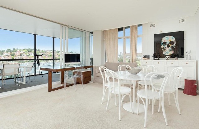HARBOUR FRONT SINGLE LEVEL APARTMENT