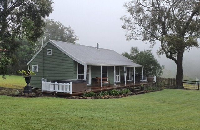 Hunter Valley - Romantic luxury spa cottage - awesome views Cadair Cottage No 1
