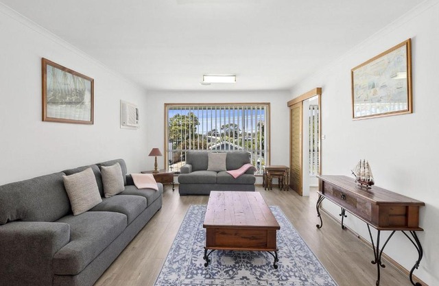 Kinloch Beach House 2