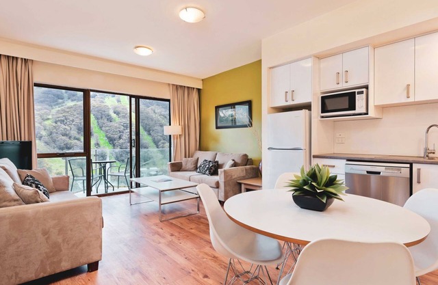Lantern 21- Balcony Apartment, nestled in the Snowy Mountains.