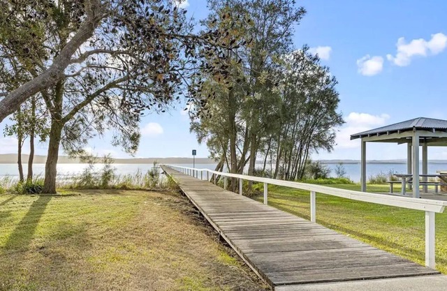 Long Jetty | Waterfront Guest House