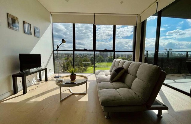Lovely 1 bedroom with free park in Westmead
