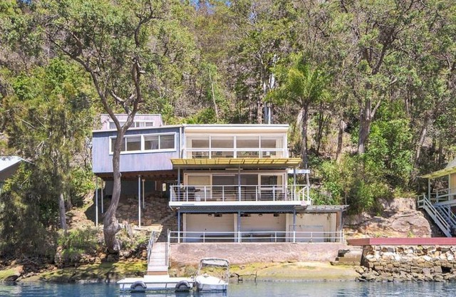 Modern Living House with Spectacular Berowra Waters Views