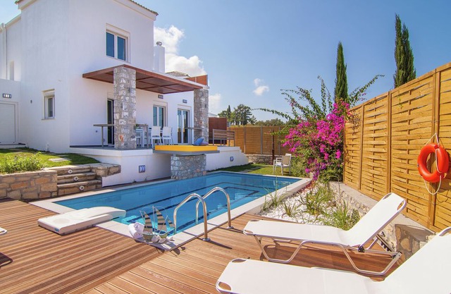 Newly built, 2014, luxurious villa, 7 persons, Loutra, NW coast, private pool in LOUTRA - ARKADI