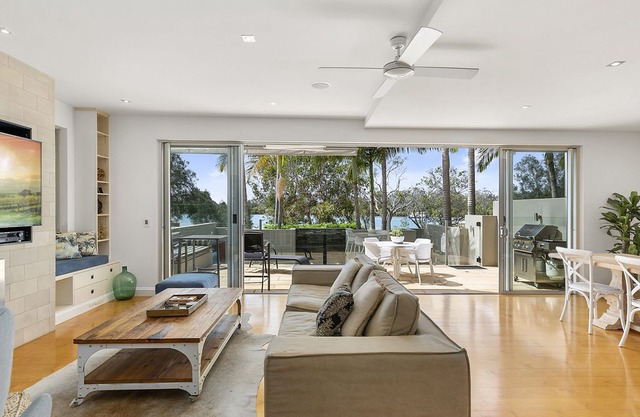 North Facing River Front Stunning Apartment - Unit 2, 9 Hilton Esplanade