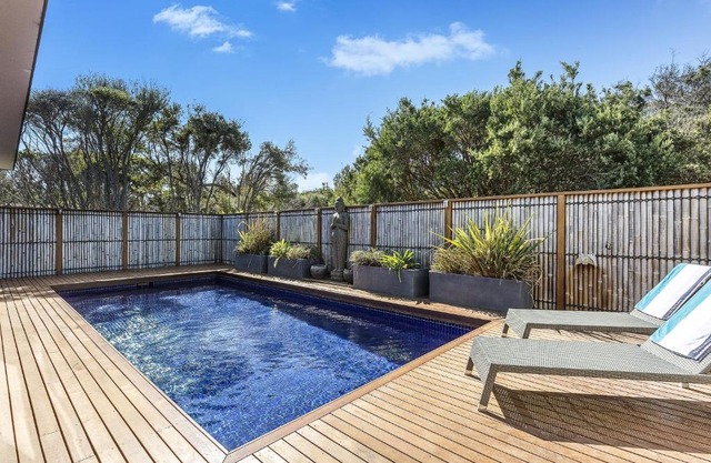 Ocean Luxe Retreat Luxury House with pool, tennis court, fireplace, walk to beach