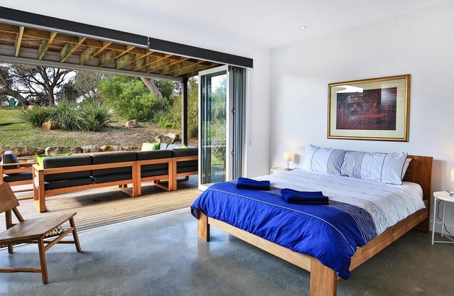 Oceanside - Pet Friendly Absolute Beachfront