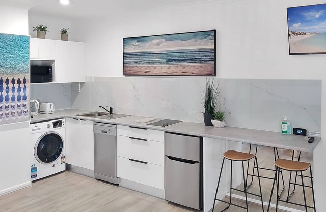 Palm Cove Beach Retreat (1st Floor Apartment)