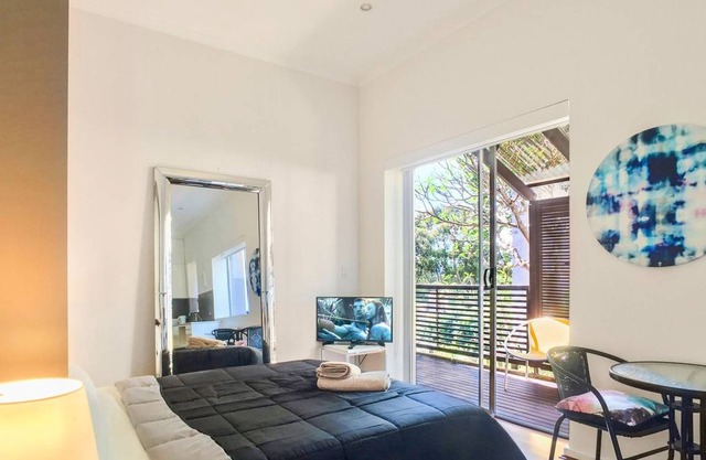 Potts Point Terrace Apartment with City View