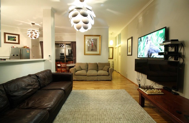 RANDWICK-193SQM-BEACHSIDE-DINNING-SHOPS-TRANSPORT-POOL-SPA-SAUNA-GYM-240SQM YARD