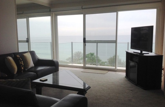 Regency Court, Unit 13
