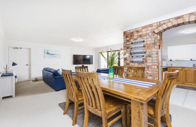 Renas Court 8