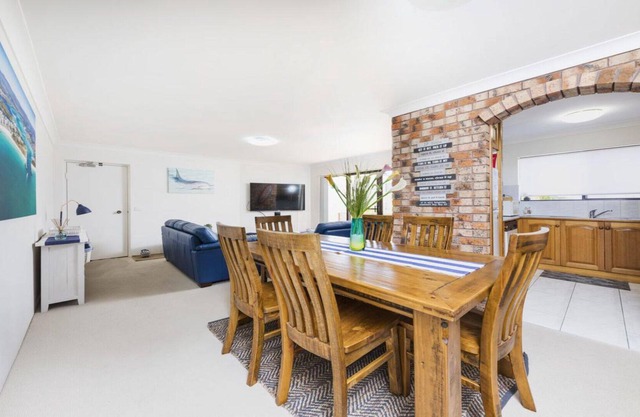 Renas Court 8 - This property is in wonderful location just across the road from Wallis Lake!