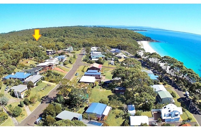 Hyams Beach Sundays Peak Season 