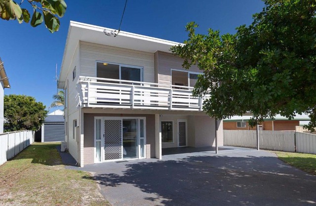 'SeaHaven', 2 Richardson Ave - Large home with Aircon, Smart TV, WIFI, Netflix & Boat Parking