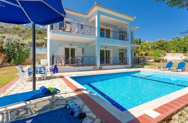Skala Villa Blue: Large Private Pool, Walk to Beach, Sea Views, A/C, WiFi in Elios Proni