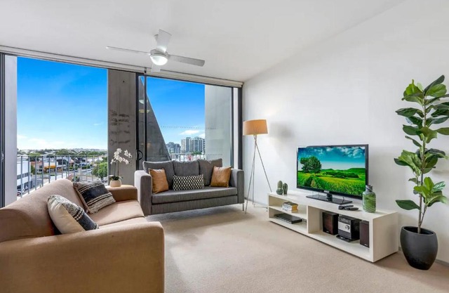 Spacious 2 Bedroom 2 Bathroom Woolloongabba Apartment