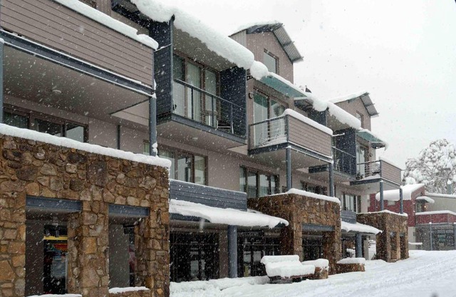 Squatters Run Apartments