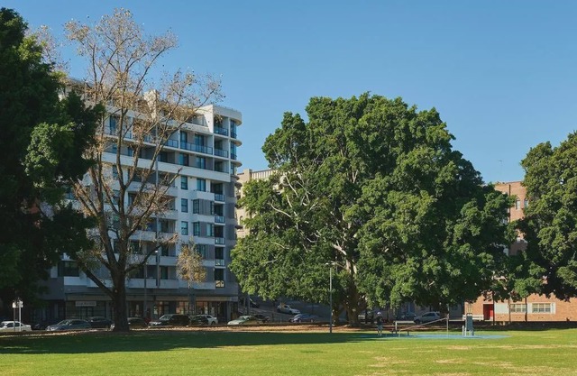 Sydney CBD, Live Like You’re At Home ( Free Parking)