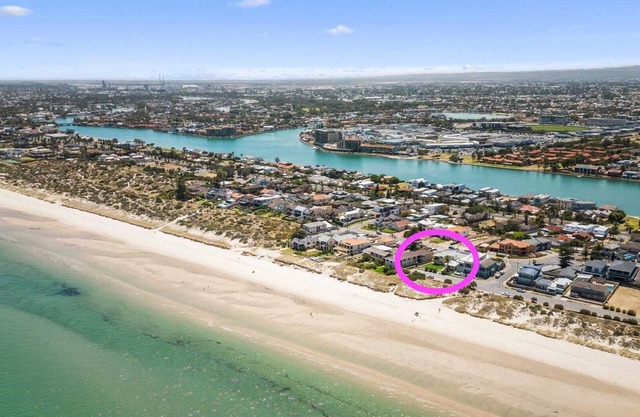 Tennyson Beachfront Unit 2