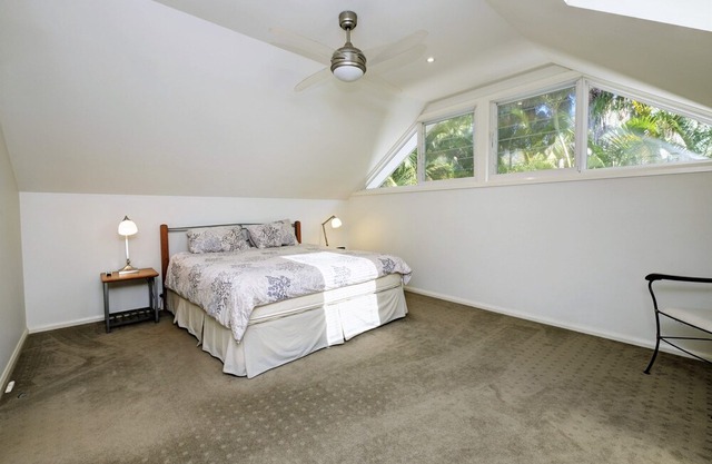THE BEACH HOUSE - BYO LINEN