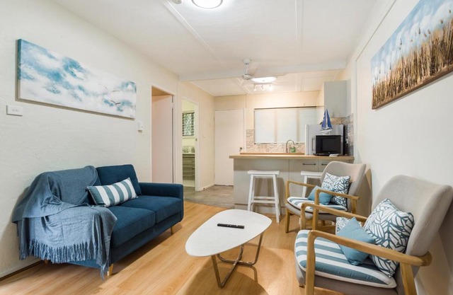Tropical Unit with Private Fenced Garden Close to The Beach 4