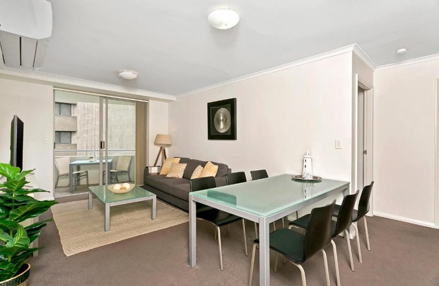 Two Bedroom Apartment Atchison St(LN701)