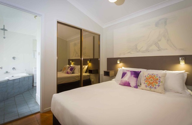 Villa 2 @ Bimbadeen Estate - Split level villa for 2 with the best views in the valley