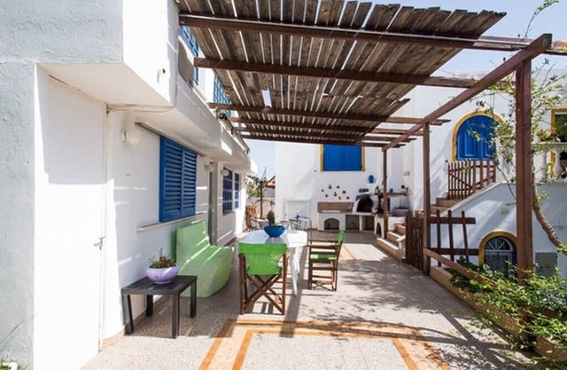 Wavedance Accommodation (Aris) in Salamina