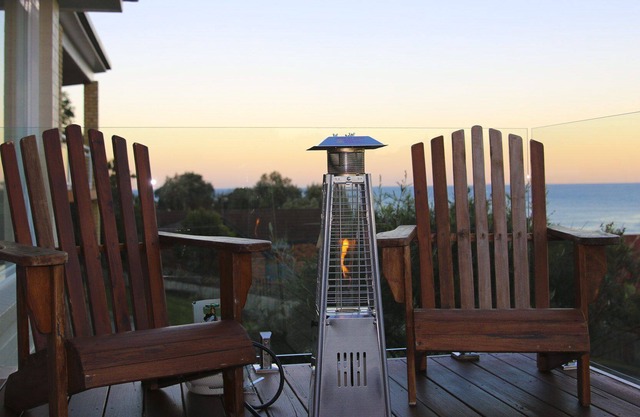Whale Watch for Four, Gerringong