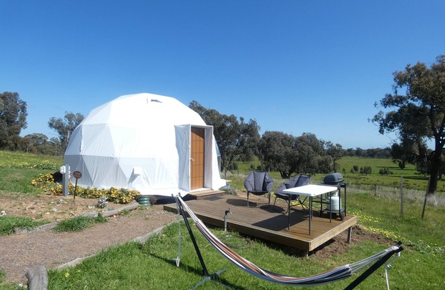 Self Dome Accommodation Deck Bbq Lawn 