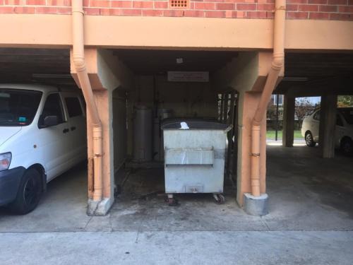 Burleigh Heads Apartment | 1 Bedroom Funky Beach Apartment Steps To The Beach