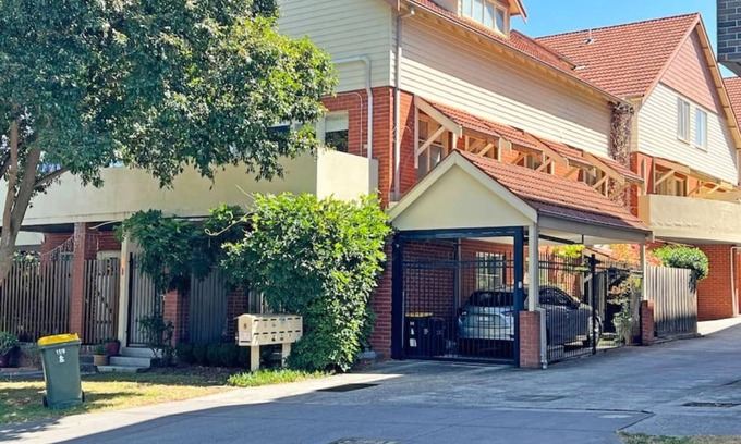 Box Hill Apartment | 100 m² Apartment ∙ 1 bedroom ∙ 3 guests