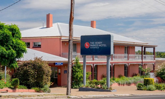 Tenterfield Hotel | 100 m² Hotel ∙ 4 bedrooms ∙ 127 guests