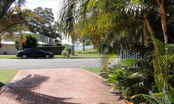Corlette House | 100 m² House ∙ 2 bedrooms ∙ 4 guests