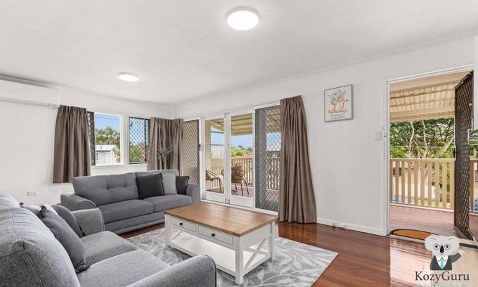 Carindale House | 100 m² House ∙ 3 bedrooms ∙ 6 guests