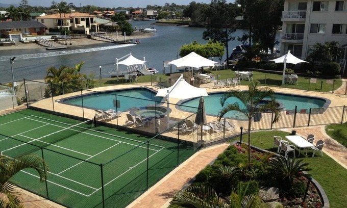 Biggera Waters Apartment | 100 m² Serviced apartment ∙ 3 bedrooms ∙ 6 guests